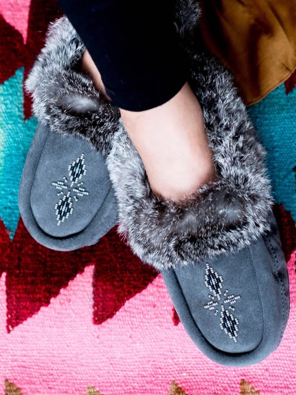 Manitobah Mukluks Traveller Suede Fur Moccasins Charcoal Crepe Sole Size 7 - Picture 13 of 13